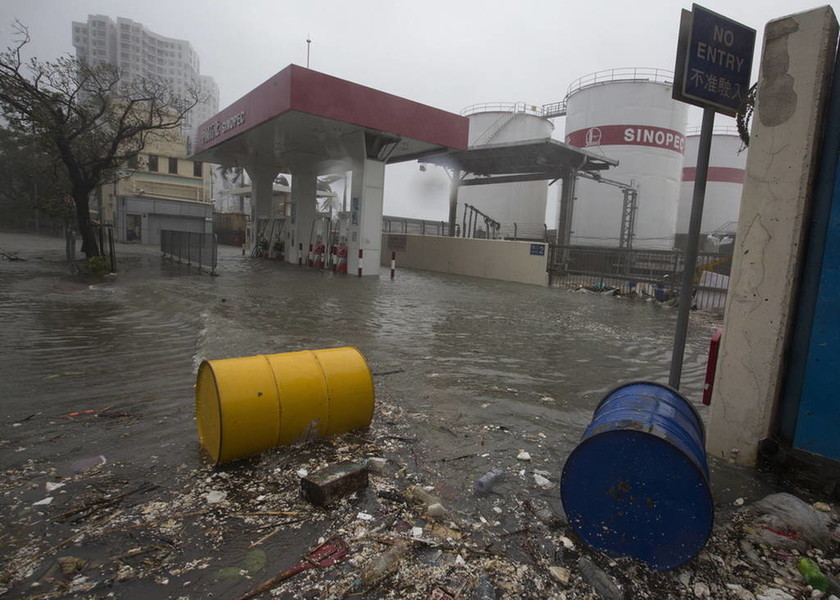 Τυφώνας Μανγκούτ: Χάος και στο Χονγκ Κόνγκ - 30 οι νεκροί στις Φιλιππίνες (pics&vids)