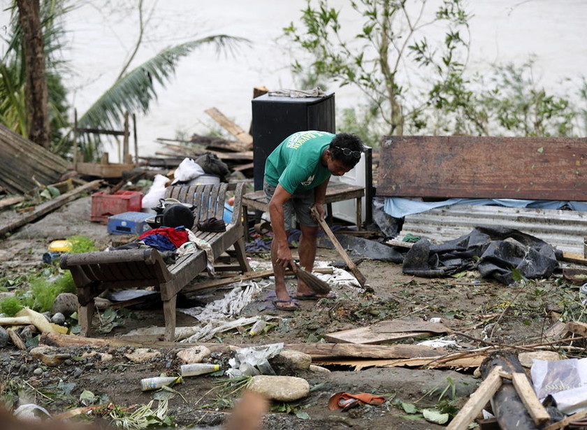 Φιλιππίνες: Αυξάνεται δραματικά ο αριθμός των νεκρών από τον υπερ-τυφώνα Μανγκούτ (pics+vids)