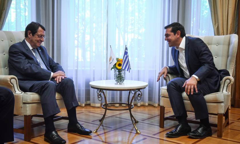 Tsipras-Anastasiades meeting:Close cooperation the foundation of efforts to solve the Cyprus problem