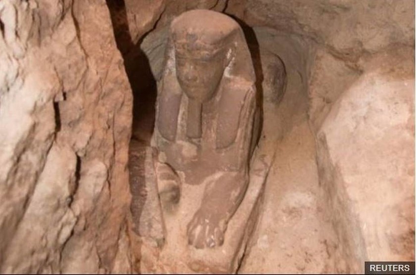 Συγκλονιστική ανακάλυψη: Βρέθηκε άγαλμα Σφίγγας σε ναό στην Αίγυπτο
