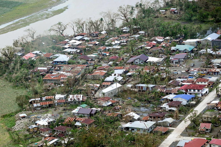Δεκάδες νεκροί και χάος από τον υπερ-τυφώνα Μανγκούτ (pics+vids)