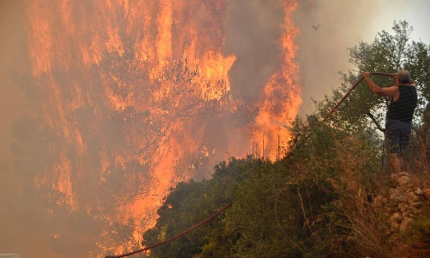 Wildfire raging on Zakynthos