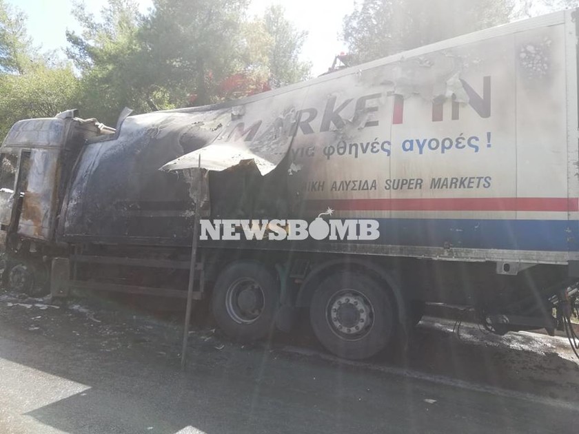 Φωτιά ΤΩΡΑ σε φορτηγό στην Αθηνών - Λαμίας - Έκλεισε η Εθνική Οδός