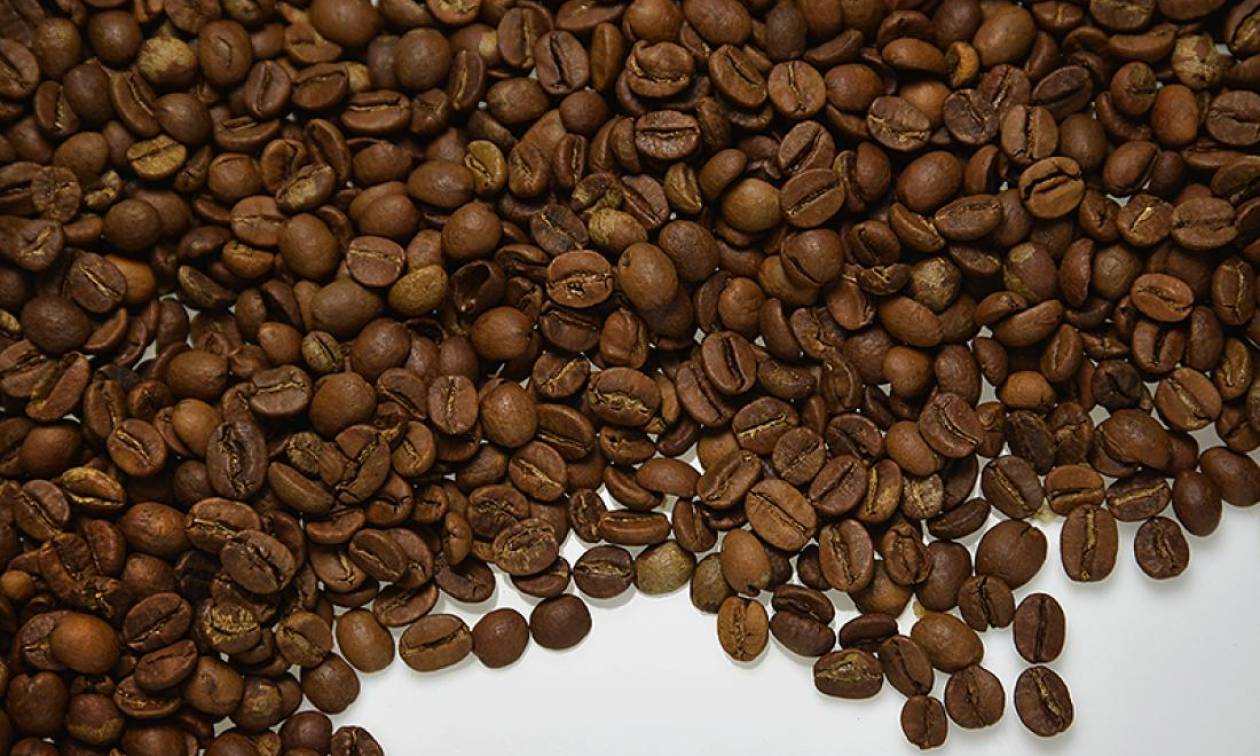 «Λαβράκι» του ΣΔΟΕ: Κατασχέθηκαν 20 τόνοι λαθραίου καφέ σε επιχείρηση στη Θέρμη