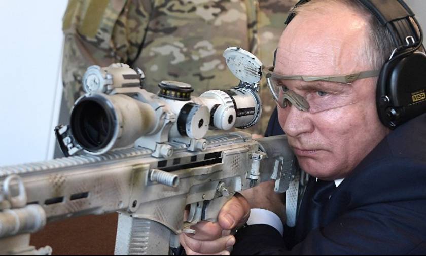 Ρωσία: Πούτιν ο σκοπευτής - Δοκίμασε το νέο Καλάσνικοφ (vid&pics)