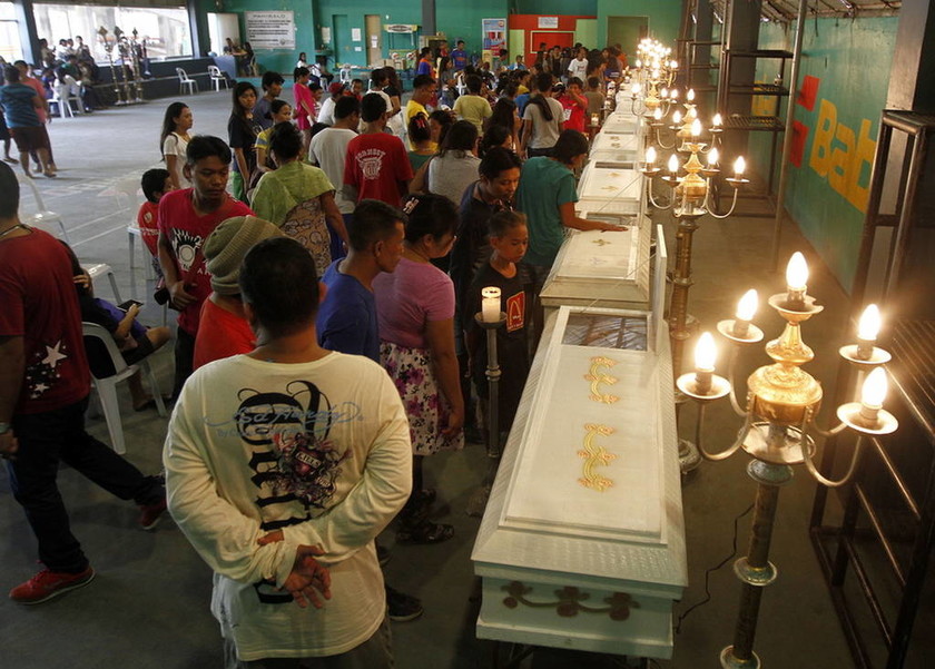 Κατολίσθηση - Φιλιππίνες: Μάχη με το χρόνο για εγκλωβισμένους - Επικοινωνούν με κινητό τηλέφωνο