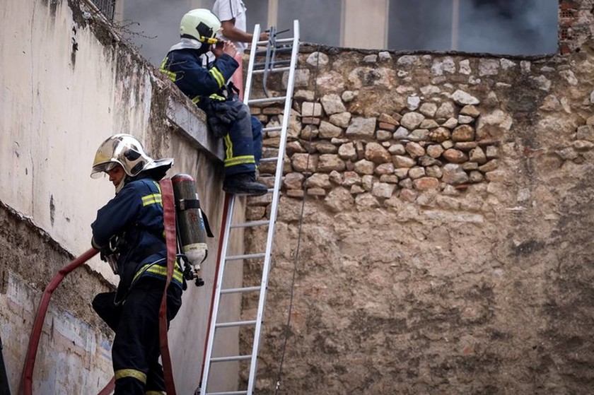 Φωτιά: Οι πρώτες εικόνες από τη μεγάλη πυρκαγιά στο κέντρο της Αθήνας (pics)