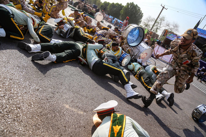 Ιράν: Το ISIS ανέλαβε την ευθύνη για τo μακελειό στην στρατιωτική παρέλαση (Pics+Vids)