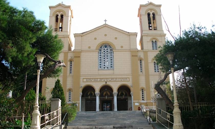 Εισβολή αγνώστων σε εκκλησία της Αθήνας – Φώναξαν συνθήματα και απείλησαν ιερέα και ψάλτες