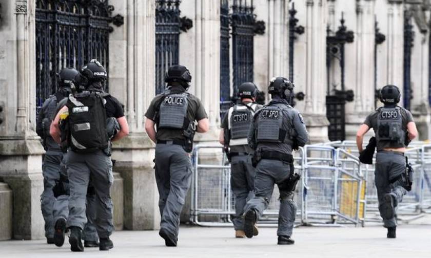 Συναγερμός στο παλάτι του Μπάκινγχαμ: Συνελήφθη ένοπλος