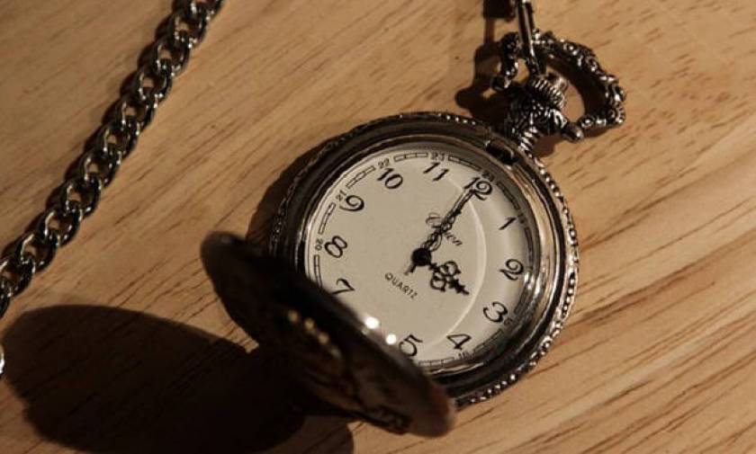 Αλλάζει η ώρα: Διαβάστε πότε και πώς γυρίζουμε τα ρολόγια μας;