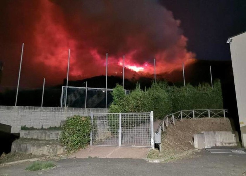 Φωτιά: Πύρινη κόλαση στην Τοσκάνη – Τεράστια επιχείρηση εκκένωσης (Pics)