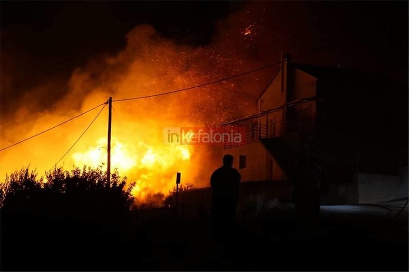 Συναγερμός στην Πυροσβεστική: Μεγάλη φωτιά στην Κεφαλονιά - Εκκενώνεται χωριό