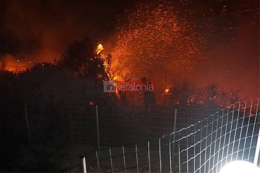 Συναγερμός στην Πυροσβεστική: Μεγάλη φωτιά στην Κεφαλονιά - Εκκενώνεται χωριό