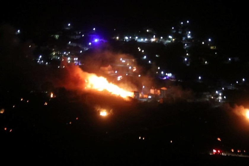 Φωτιά ΤΩΡΑ στην Κεφαλονιά: Μέσα στο χωριό οι φλόγες - Εκκενώθηκαν σπίτια στα Ζόλα (pics)