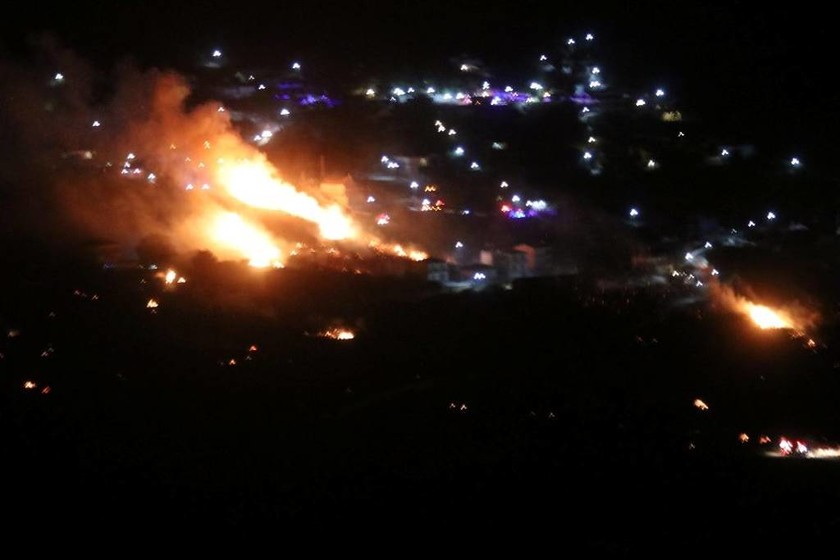 Φωτιά ΤΩΡΑ στην Κεφαλονιά: Μέσα στο χωριό οι φλόγες - Εκκενώθηκαν σπίτια στα Ζόλα (pics)