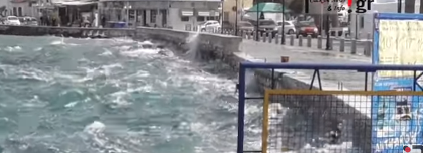 Κακοκαιρία: Σαρώνει ο «Ξενοφών» - Επιβατηγό πλοίο στη Τήνο παίρνει κλίση από ανέμους δέκα μποφόρ!