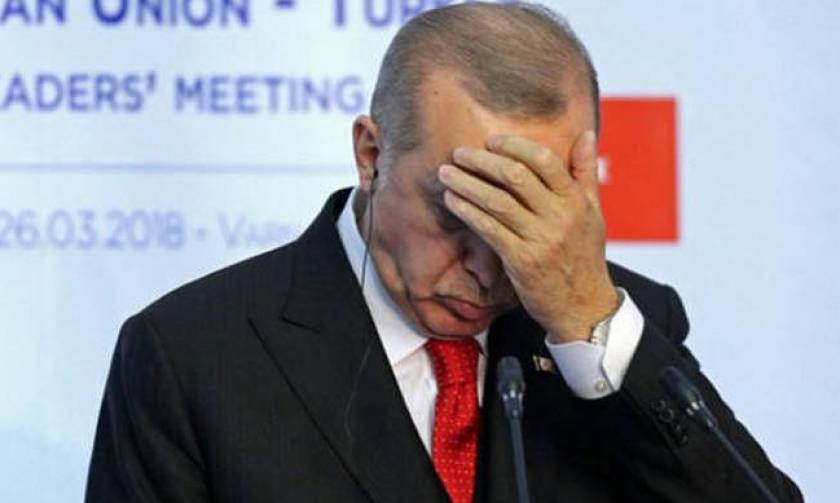 Την «πάτησε» ο Ερντογάν: Καταρρέει σε χαμηλό δεκαετίας η εμπιστοσύνη στην τουρκική οικονομία
