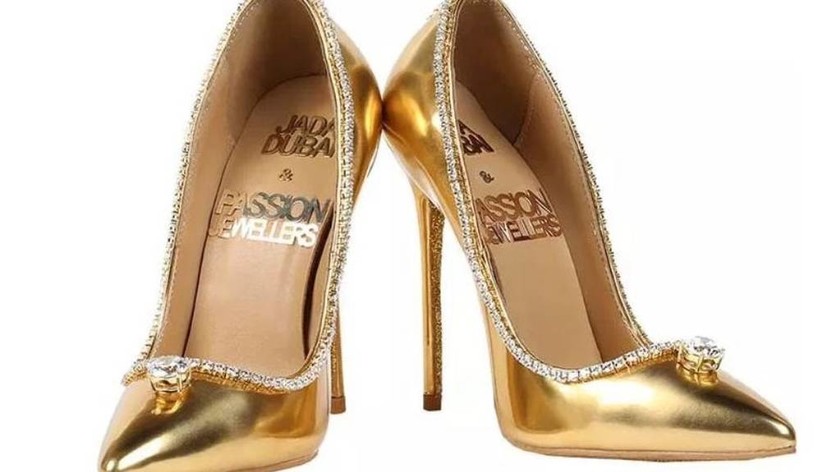 Το ακριβότερο παπούτσι στον κόσμο: Χρυσές γόβες με διαμάντια πουλήθηκαν έναντι αστρονομικού ποσού!