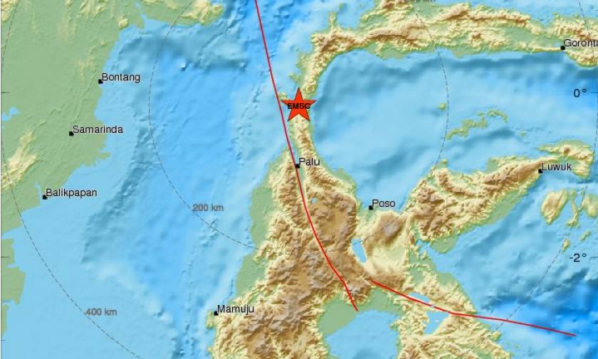 Σεισμός 7,7 Ρίχτερ συγκλόνισε την Ινδονησία - Προειδοποίηση για τσουνάμι