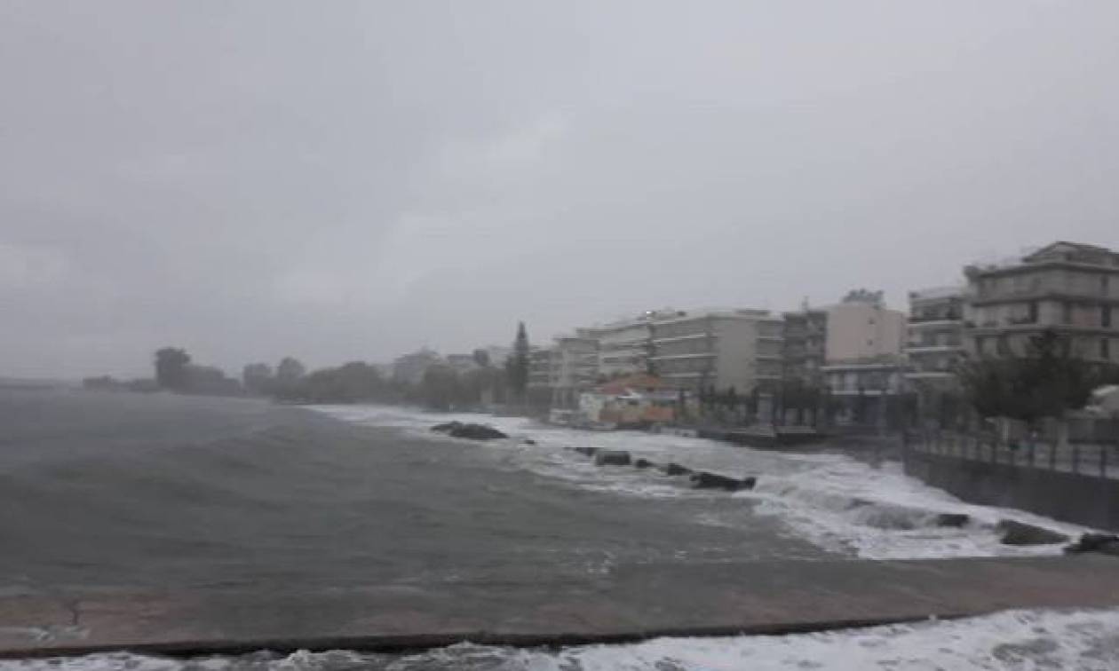 Ο Μεσογειακός κυκλώνας «σφυροκοπά» τη Μεσσηνία (vid)