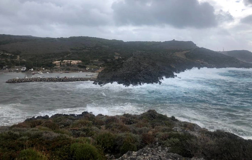 ΕΚΤΑΚΤΟ – Μεσογειακός κυκλώνας: Στο «μάτι» της κακοκαιρίας η Αττική – Έκλεισαν δρόμοι και λιμάνια
