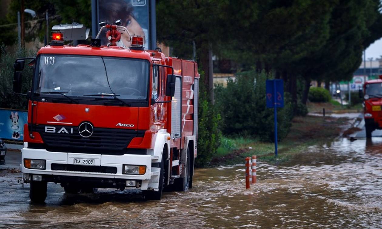 Κυκλώνας Ζορμπάς: Κλειστοί δρόμοι - Πού παρατηρούνται προβλήματα