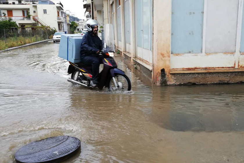 Ο Μεσογειακός κυκλώνας «σκέπασε» την Αττική: Διακοπές ρεύματος και κλειστοί δρόμοι (pics+vids)