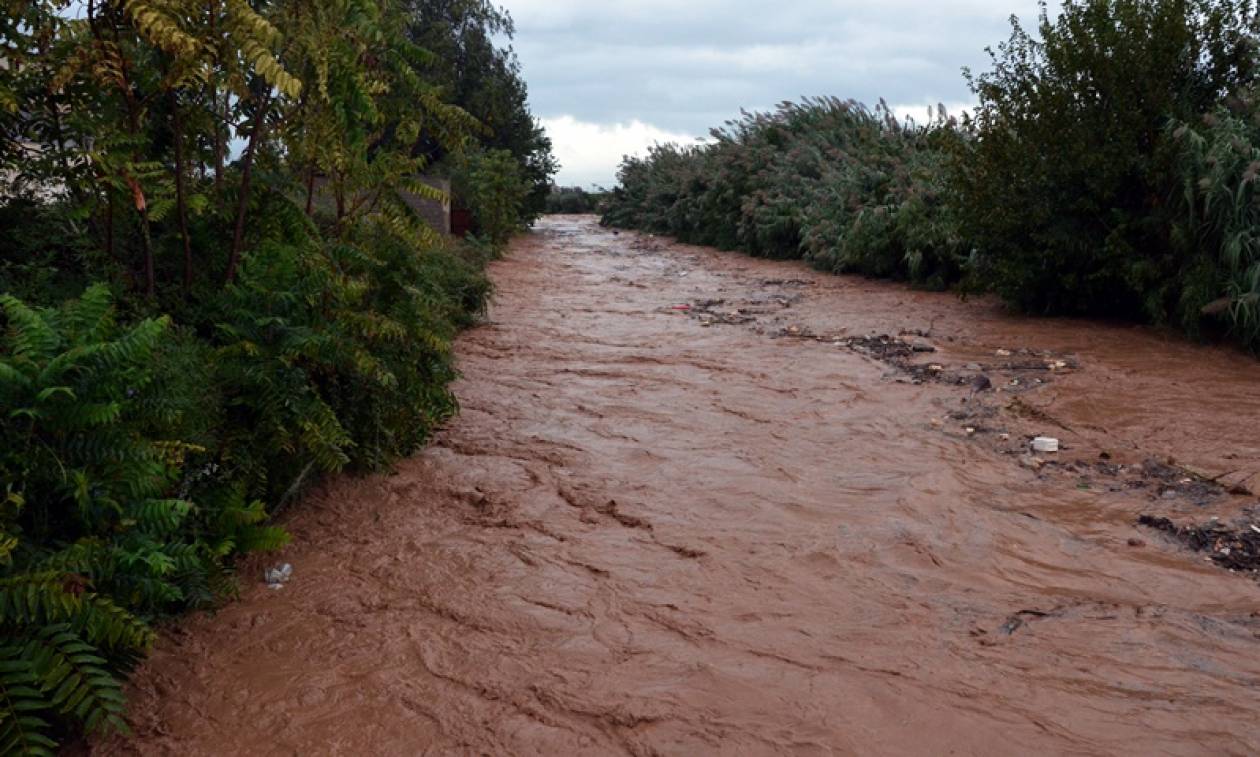 Μεσογειακός κυκλώνας: Πλημμύρες, ζημιές και εγκλωβισμένοι άνθρωποι στο Άργος - Υπερχείλισε ο Ξεριάς