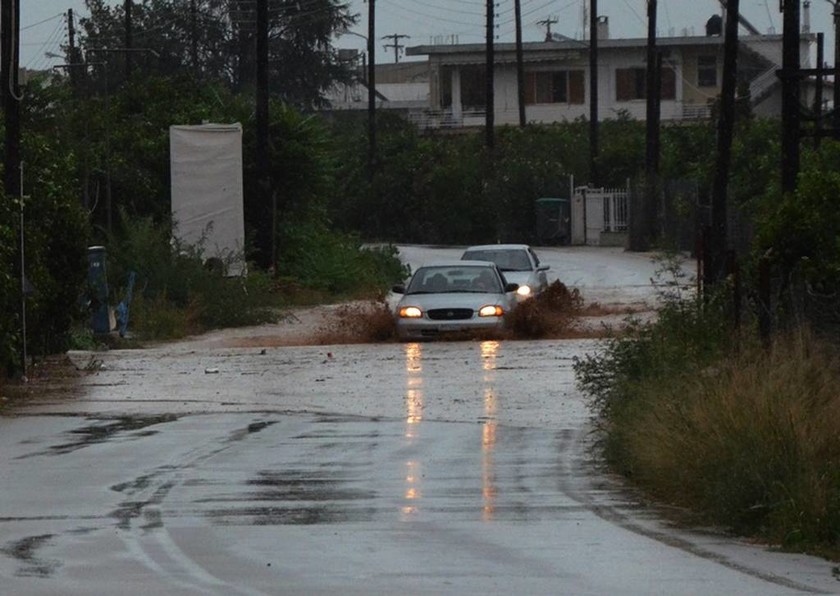 Μεσογειακός κυκλώνας ΤΩΡΑ: Πλημμύρες στο Άργος από την υπερχείλιση του ποταμού Ξεριά (pics)