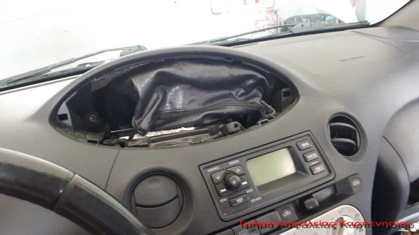 Ευρυτανία: Ο αερόσακος του αυτοκινήτου έκρυβε ένα θησαυρό! Έπαθαν πλάκα στο συνεργείο (vid+pics) 