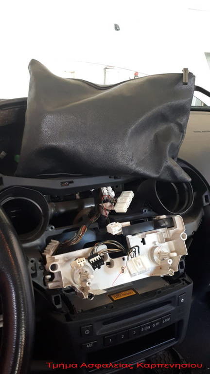 Ευρυτανία: Ο αερόσακος του αυτοκινήτου έκρυβε ένα θησαυρό! Έπαθαν πλάκα στο συνεργείο (vid+pics) 