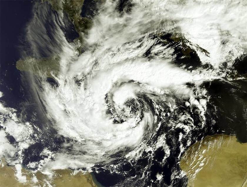 Κυκλώνας «Ζορμπάς» LIVE: Πώς θα κινηθεί τις επόμενες ώρες και πότε αναμένεται στην Αττική