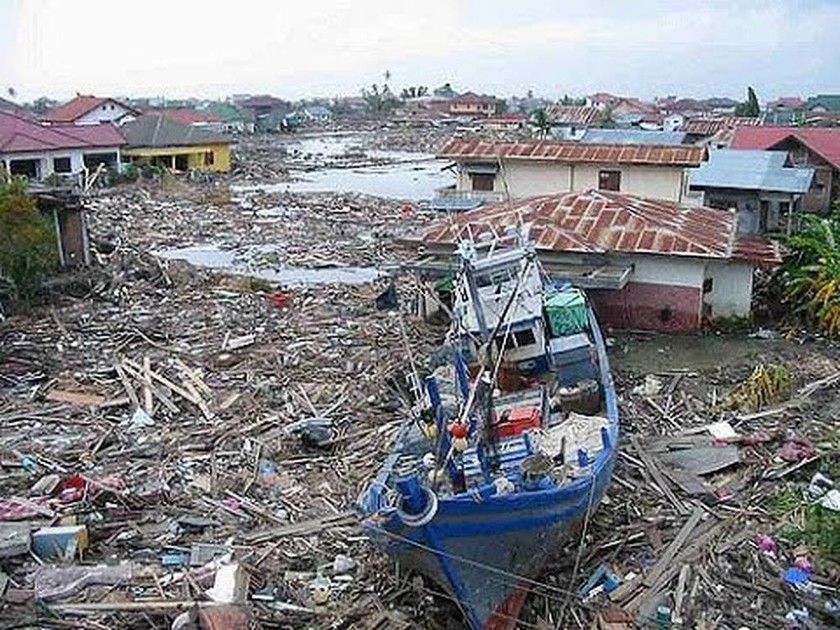 Ινδονησία: Στους 420 ανήλθε ο αριθμός των νεκρών από τον καταστροφικό σεισμό και το τσουνάμι