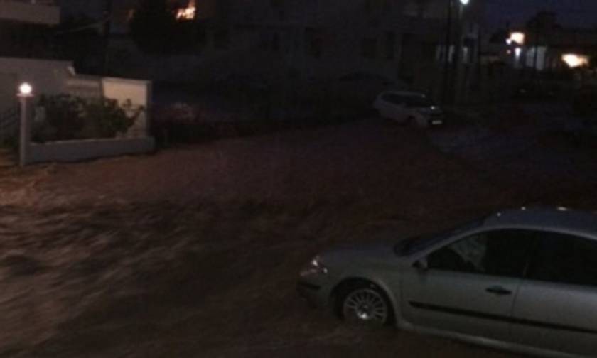 Ζορμπάς: Στο «έλεος» του κυκλώνα η Βόρεια Εύβοια - Αναφορές για εγκλωβισμένους