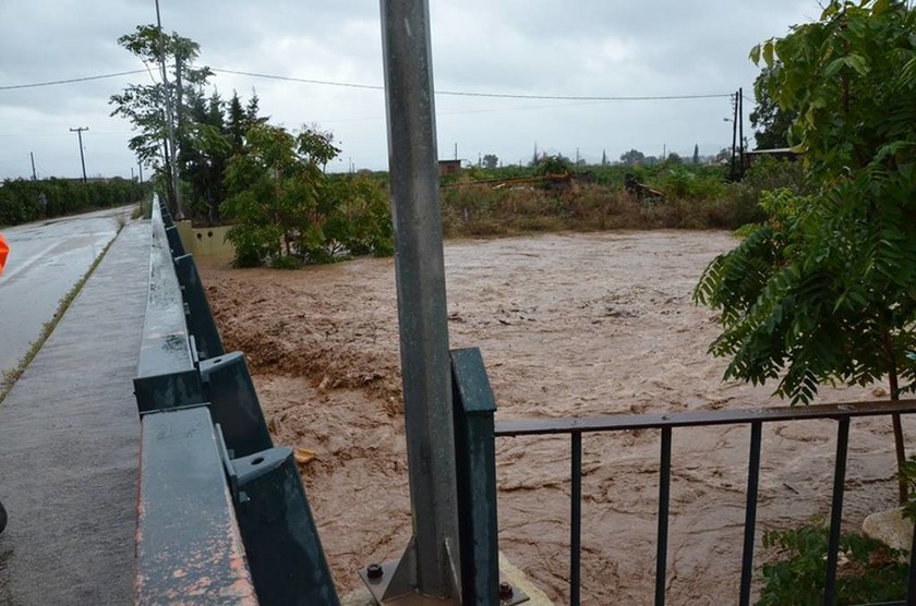 Ζορμπάς: Εικόνες καταστροφής σε Κορινθία και Αργολίδα από το πέρασμα του κυκλώνα  (pics+vids)