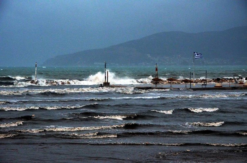 Ζορμπάς: Εικόνες καταστροφής σε Κορινθία και Αργολίδα από το πέρασμα του κυκλώνα  (pics+vids)