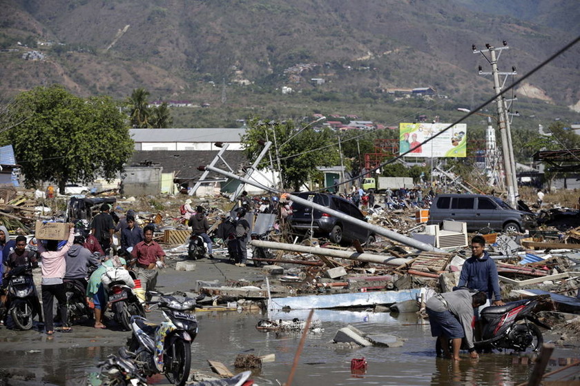 Ινδονησία: Ανείπωτη τραγωδία με περισσότερους από 830 νεκρούς από τον σεισμό και το τσουνάμι 