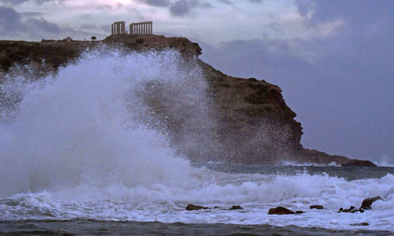 Κυκλώνας Ζορμπάς: Εκπληκτικές φωτογραφίες από το Σούνιο! Όταν ο Ποσειδώνας επισκέφθηκε το ναό του...