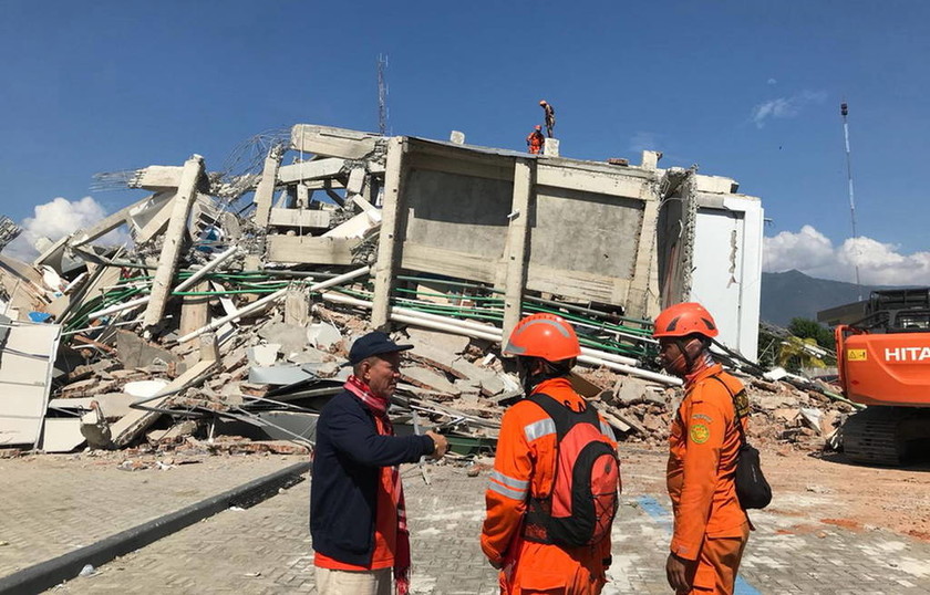 Ινδονησία: Έκκληση για διεθνή βοήθεια μετά τον σεισμό και το τσουνάμι (pics+vids)