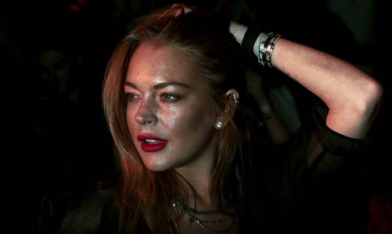Πανικός με τη Lindsay Lohan: Προσπάθησε να αρπάξει προσφυγόπουλο και έφαγε μπουνιά από τη μάνα (vid)