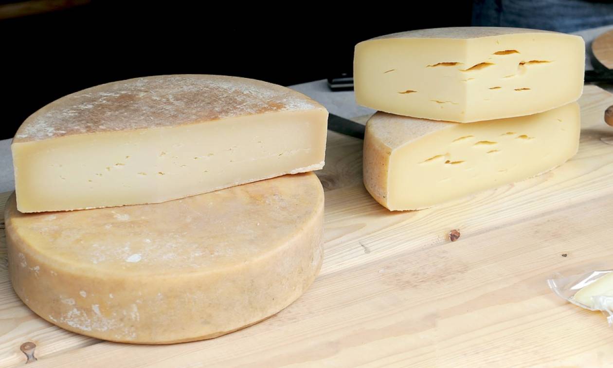 Ακατάλληλα τυριά από την Ιταλία κατασχέθηκαν σε επιχείρηση στον Πειραιά