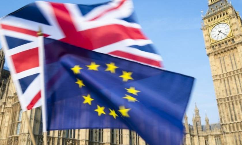 Μέι: Οι Ευρωπαίοι πολίτες δεν θα κυκλοφορούν ελεύθερα στη Βρετανία μετά το Brexit