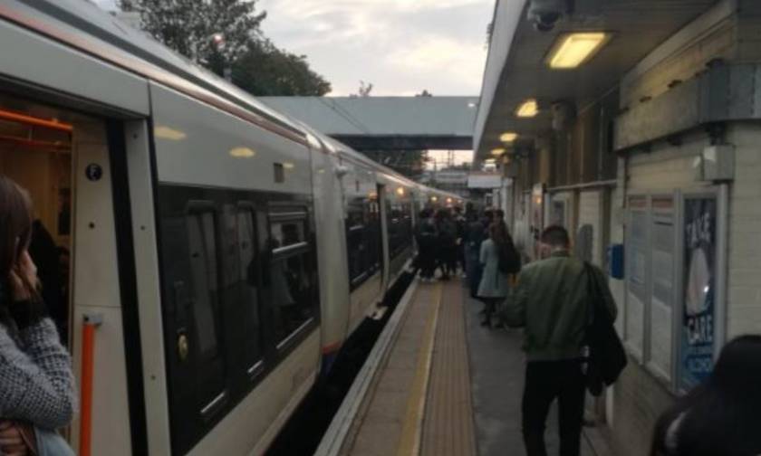 Πανικός στο Λονδίνο: «Τρελαμένος» άνδρας μαχαίρωσε επιβάτη του μετρό