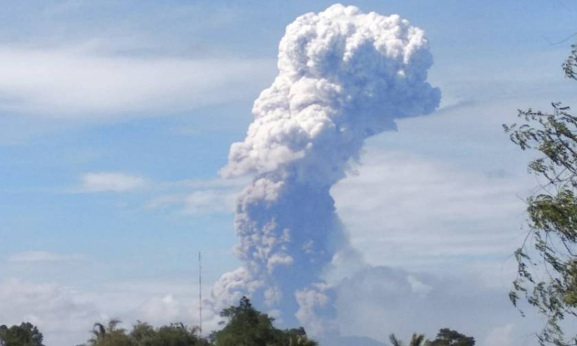 Ινδονησία: Ισχυρή έκρηξη ηφαιστείου λίγα 24ωρα μετά το τσουνάμι - Στους 1.407 οι νεκροί (pics+vid)
