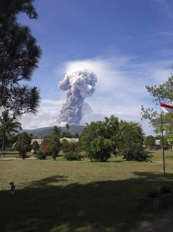 Ινδονησία: Ισχυρή έκρηξη ηφαιστείου λίγα 24ωρα μετά το φονικό σεισμό και το τσουνάμι (pics+vid)