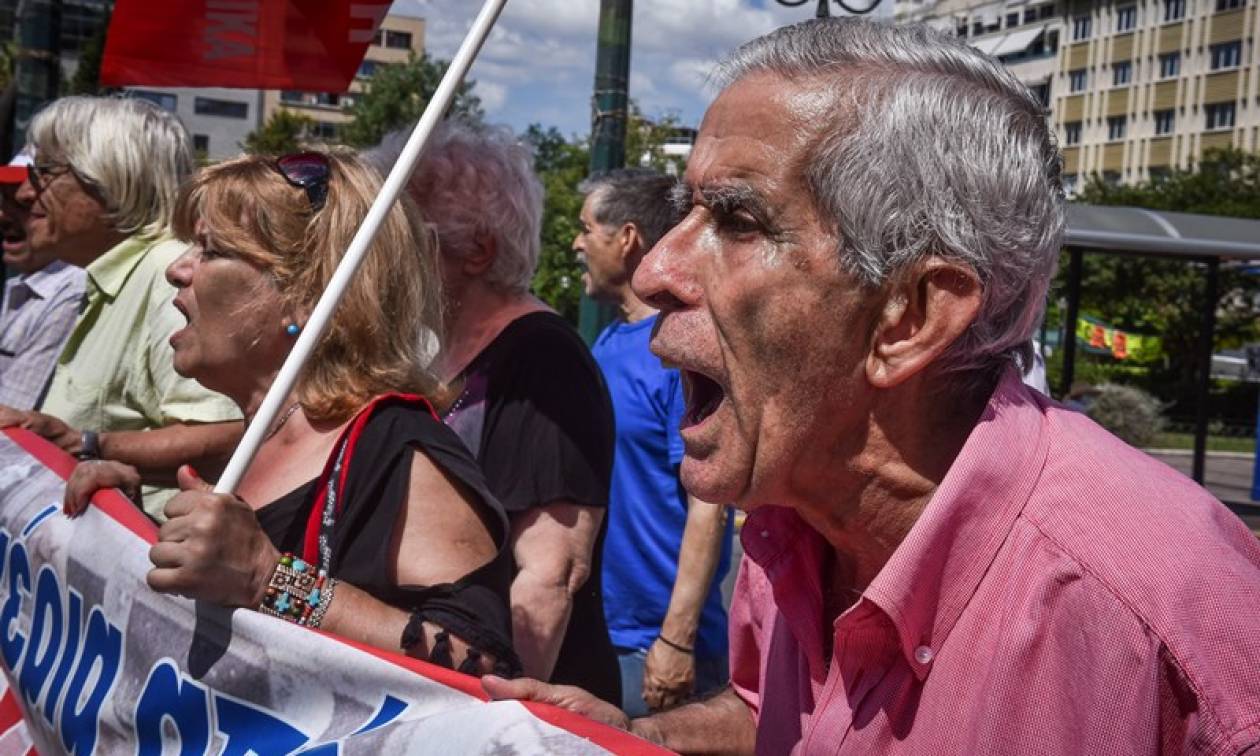 Συγκέντρωση διαμαρτυρίας συνταξιούχων στην πλατεία Κοτζιά
