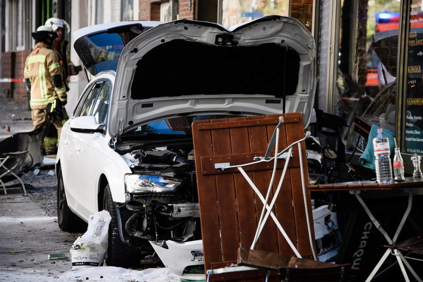 Αυτοκίνητο παρέσυρε πεζούς στο Βερολίνο: Τουλάχιστον 5 τραυματίες (pics)