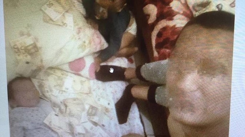 Κρήτη: Η ανατριχιαστική κίνηση που έκανε ληστής στο μωρό του όταν κοιμόταν (pics)
