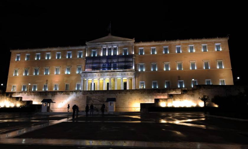 Τρελή καταδίωξη στην Αθήνα: Μεθυσμένος οδηγός εισέβαλε με το όχημά του στο προαύλιο της Βουλής